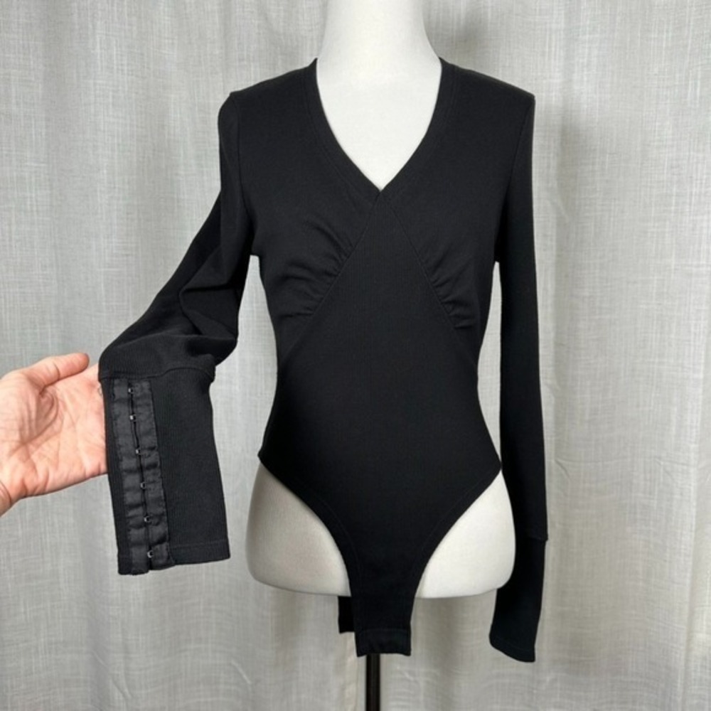 7 For All Mankind Ribbed Long Sleeve V-Neck Bodysuit S Hook & Eye Cuff Sleeves